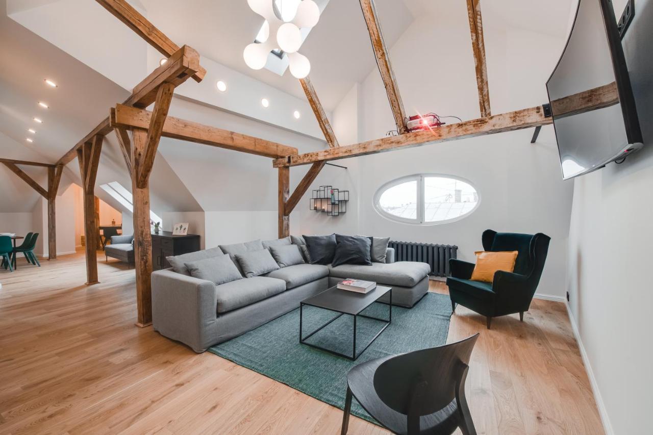 Big Design - Sleeps 12 - Location Butas Riga