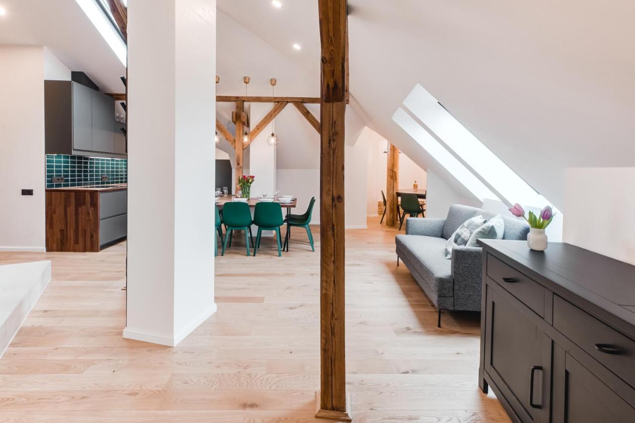 Butas Big Design - Sleeps 12 - Location