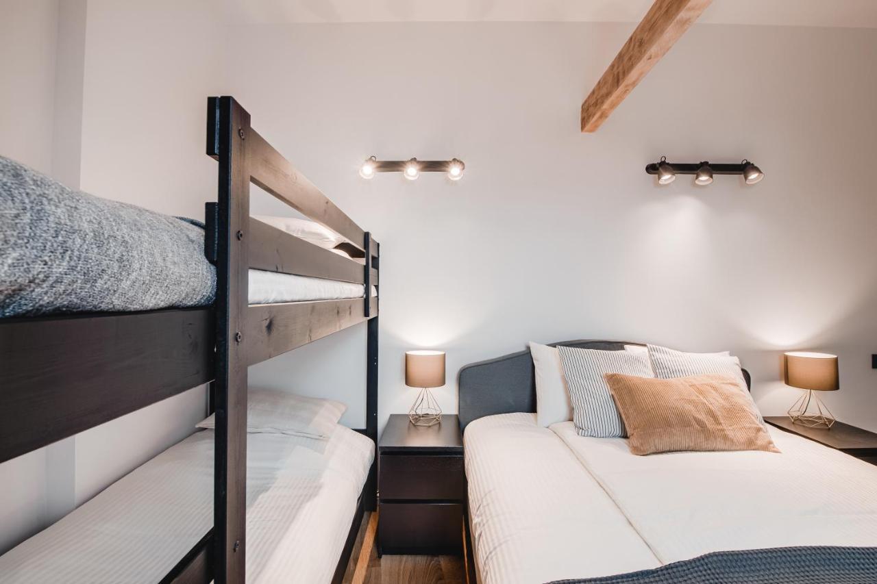 Butas Big Design - Sleeps 12 - Location Riga