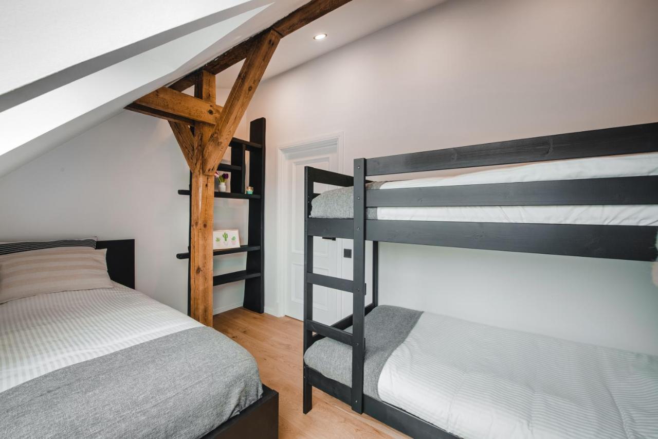 Big Design - Sleeps 12 - Location Butas *