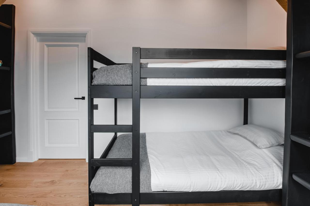 Big Design - Sleeps 12 - Location Butas *
