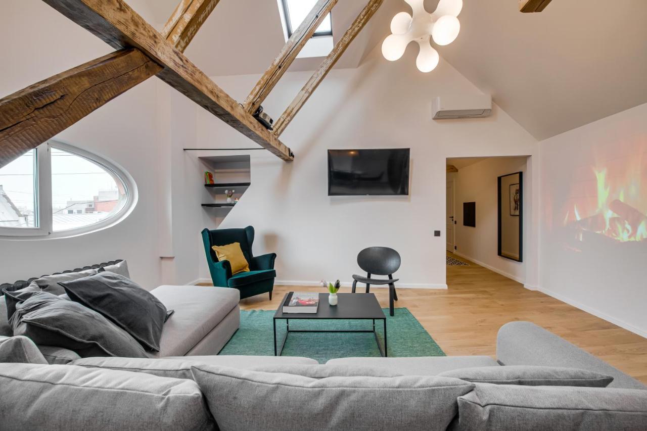 Big Design - Sleeps 12 - Location Butas *